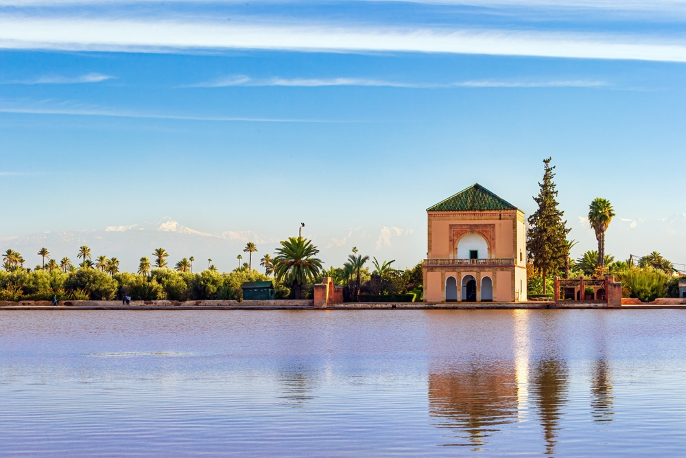 Saadian,Pavillon,At,Menara,Gardens,With,Atlas,Mountains,In,Marrakech,