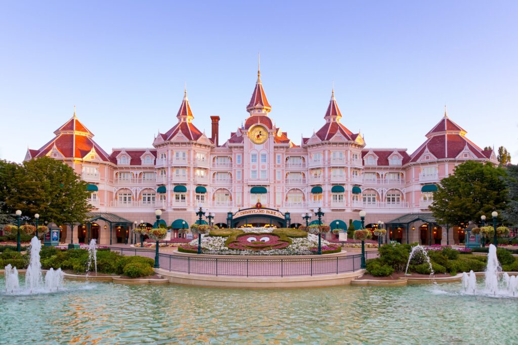 Facade_DisneylandHotel-scaled